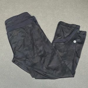 🍋Lululemon camo crops size 6